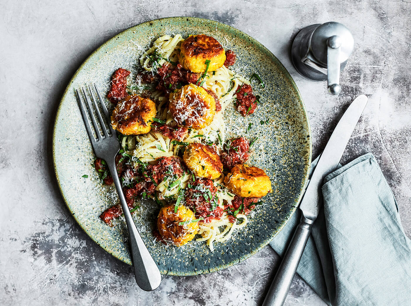 Spaghetti med grøntsagsfrikadeller