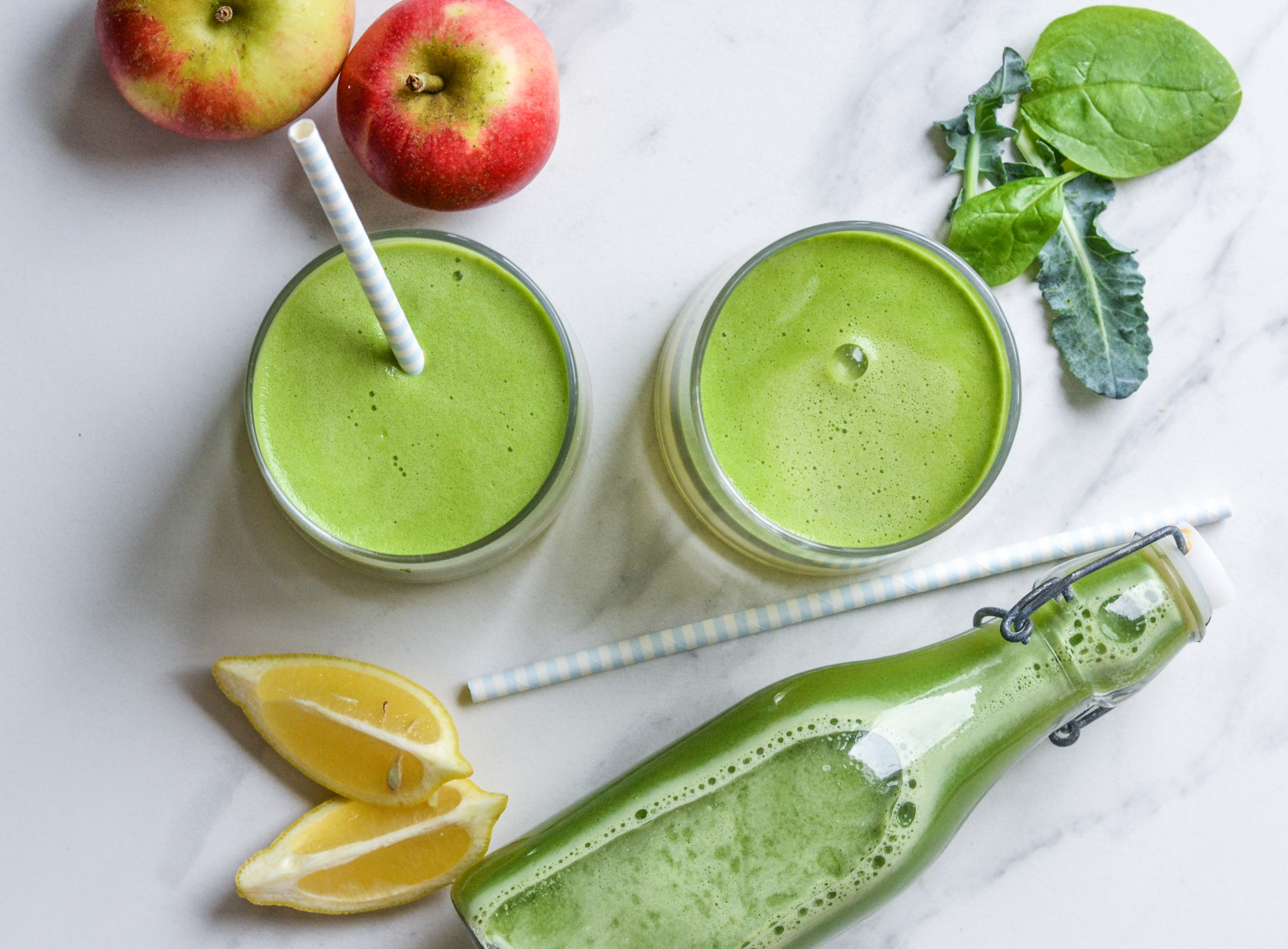 Grøn juice med bladselleri, æble & broccoli