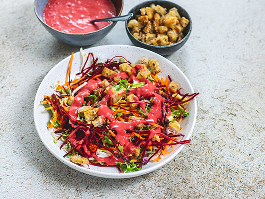 Salat med hindbærvinaigrette