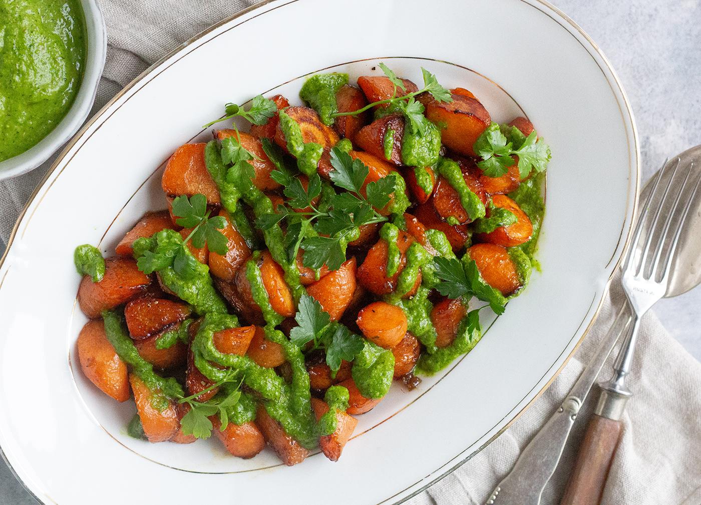 Stegte gulerødder med spicy persillepesto