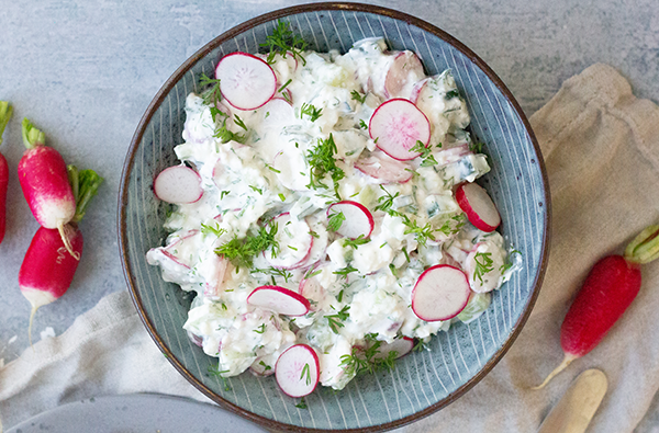 hytteostsalat med radiser og agurk
