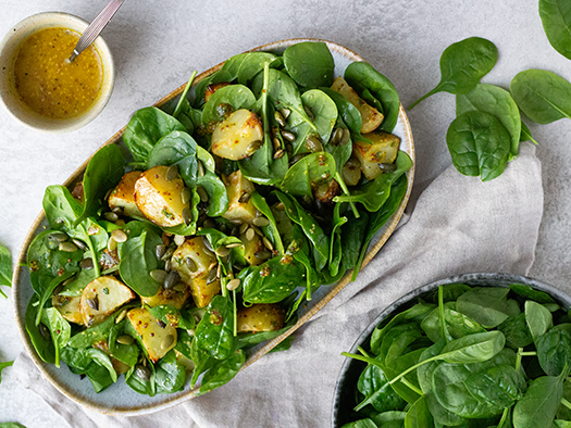 spinatsalat med bagte kartofler