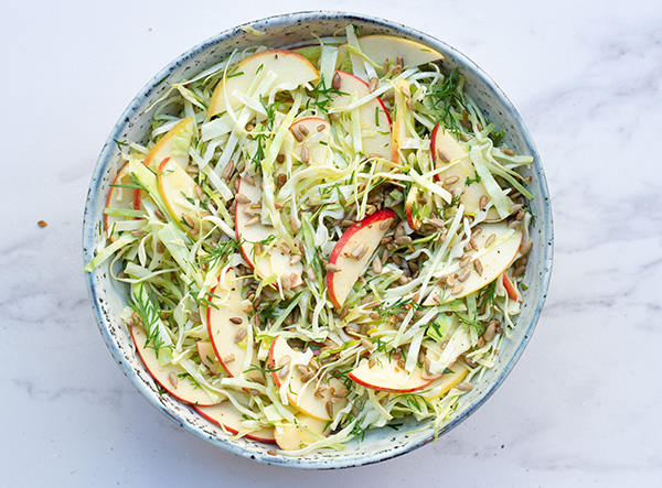spidskålssalat med æbler