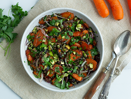 Linsesalat med bagte gulerødder