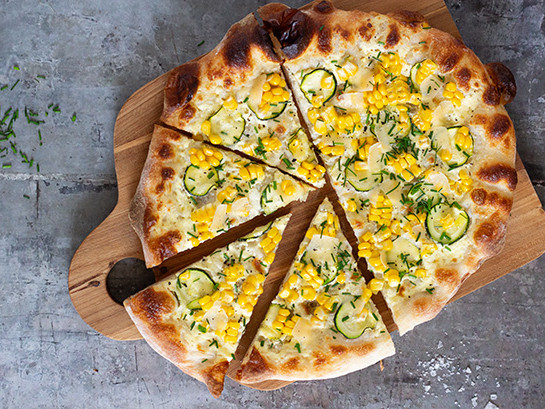 pizza med majs og squash